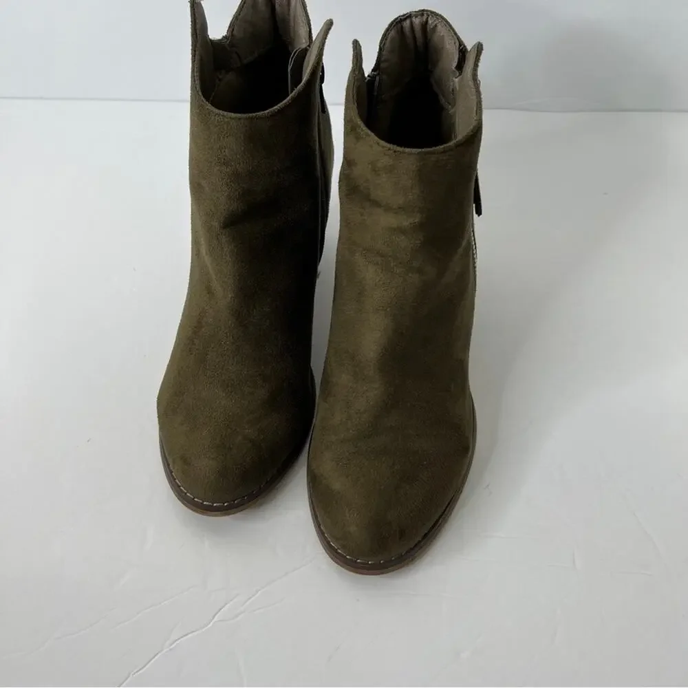 Leila Stone Karol forest green booties chunky heels Sz 7.5